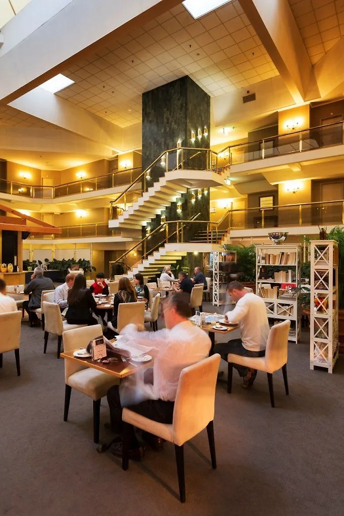 Diplomat Hotel Canberra 4*,