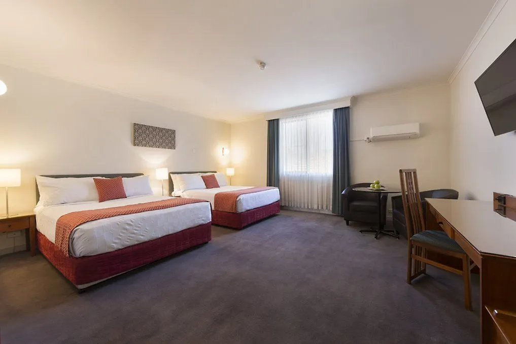 Diplomat Hotel Canberra 4*,